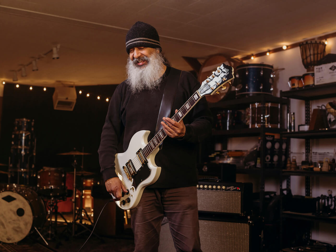 Kim Thayil playing his signature USA Artist Edition S-100 Polara by Guild Guitars