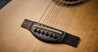 Yamaha TAG3 C TransAcoustic: Yamaha has expanded its TransAcoustic concept toinclude more onboard effects, including delay andlooping, with fine-tuning and the option to playbacking tracks via a dedicated smartphone app.