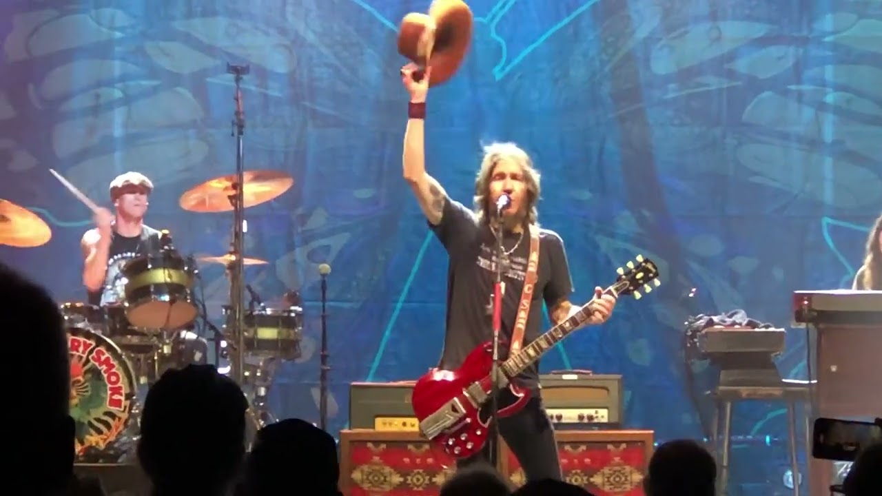 Blackberry Smoke &ldquo;Free Bird&rdquo; &ldquo;Tuesdays Gone&rdquo; on Gary Rossington&rsquo;s guitar St Augustine FL 11/7/24 - YouTube