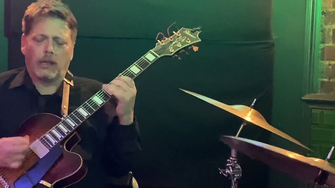 Nigel Price Organ Trio play 'Chonky' at the Garibaldi, Northampton. - YouTube