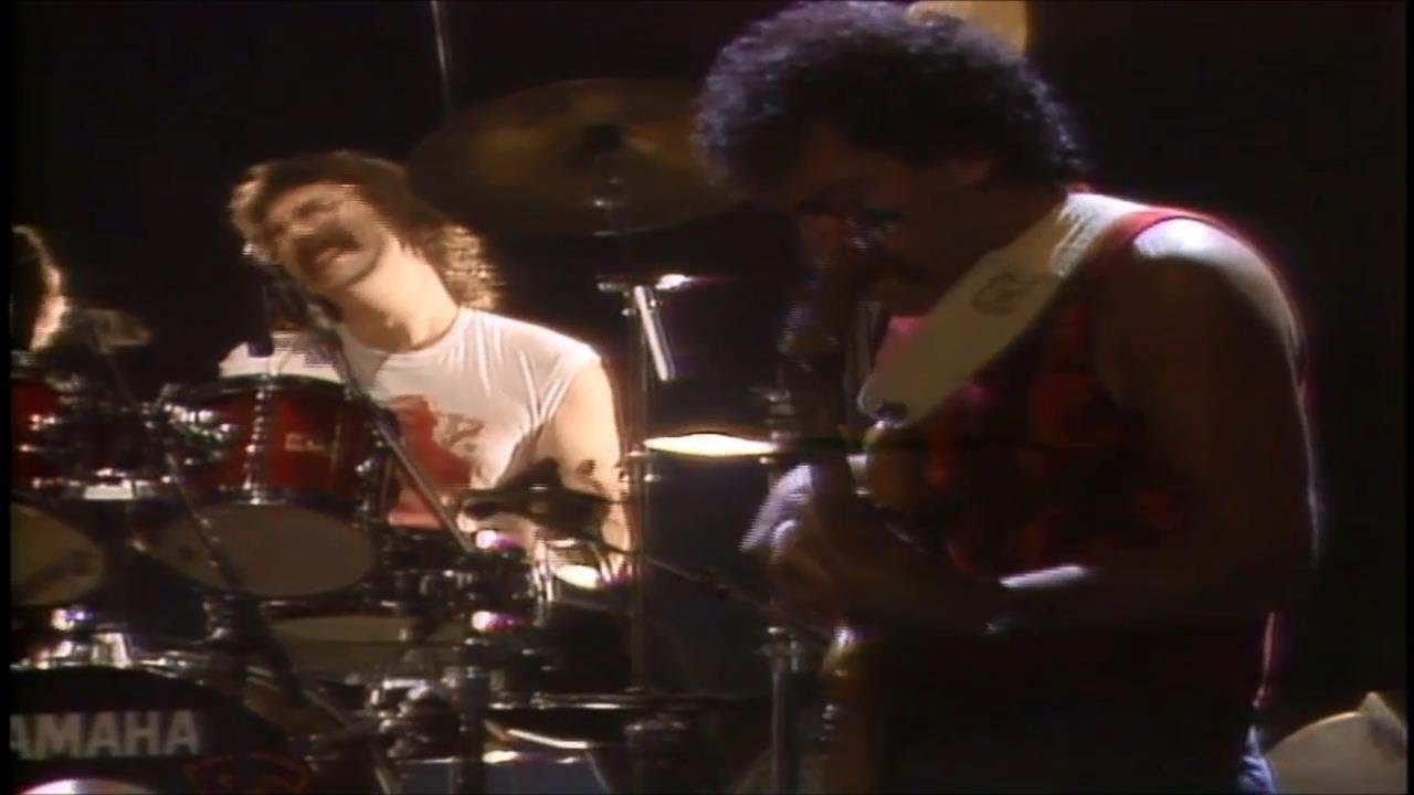 Vinnie Colaiuta & Larry Klein - Drum & Bass Jam - YouTube