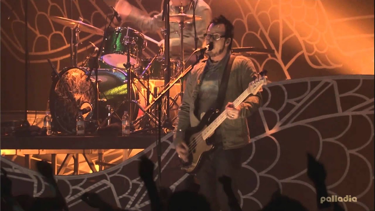 Weezer - Dope Nose (live 2005 Japan, Scott Shriner) - YouTube
