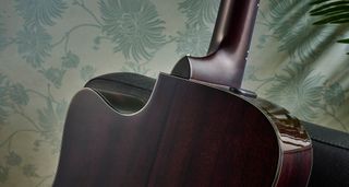 Yamaha TAG3 C TransAcoustic: Yamaha has expanded its TransAcoustic concept toinclude more onboard effects, including delay andlooping, with fine-tuning and the option to playbacking tracks via a dedicated smartphone app.