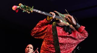 Ernie Isley plays his Fender Zeal Stratocaster onstage wearing, taking a solo &ndash; playing the guitar behind his head might have been one of the tricks he picked up from Jimi Hendrix's visits to the family home