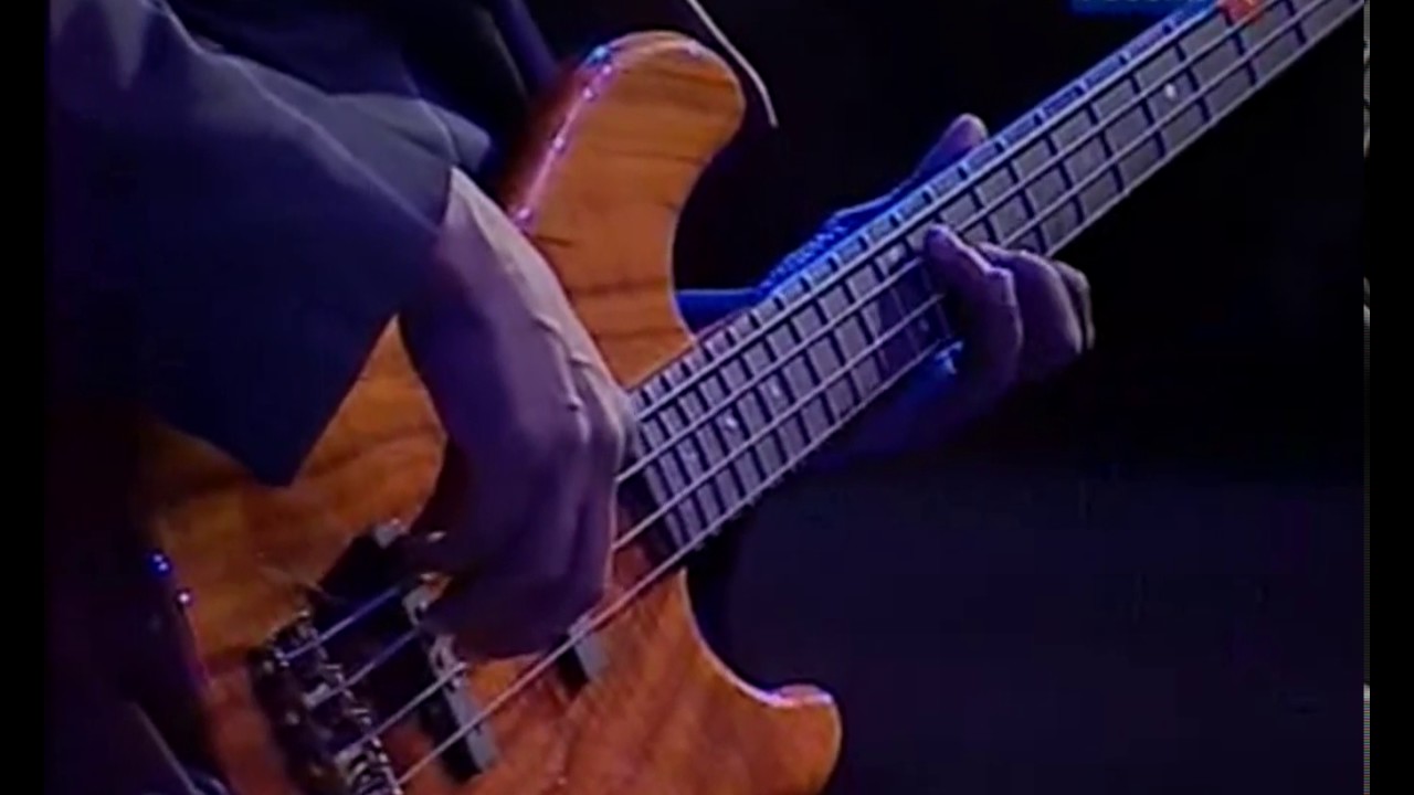 Victor Bailey solo - Jazz Triumph Festival 2006 with Lenny White and Larry Coryell - YouTube