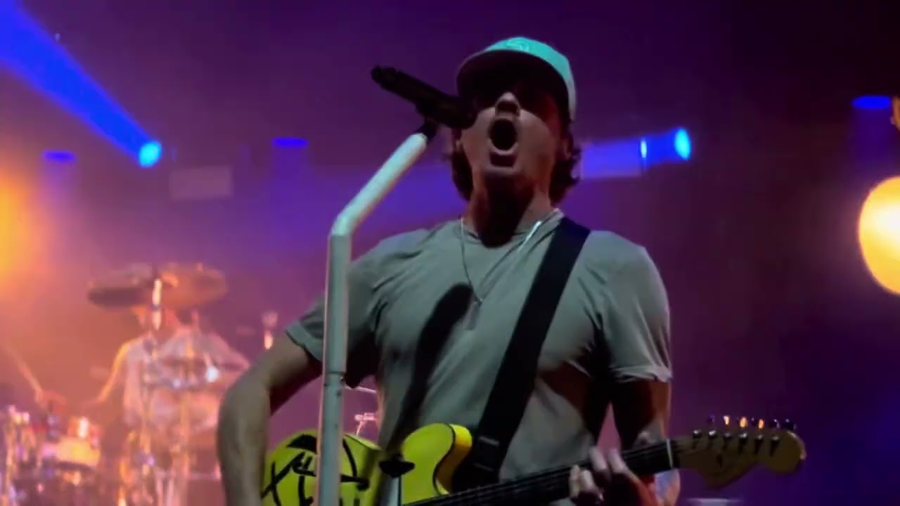 blink-182 - Bored to Death with Matt Skiba - live at the Palladium 02/13/2025 4K - YouTube