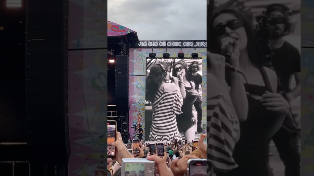 Sofia - Clairo ft. Charli xcx Live (Laneway Festival 2025, Melbourne 14/02) - YouTube