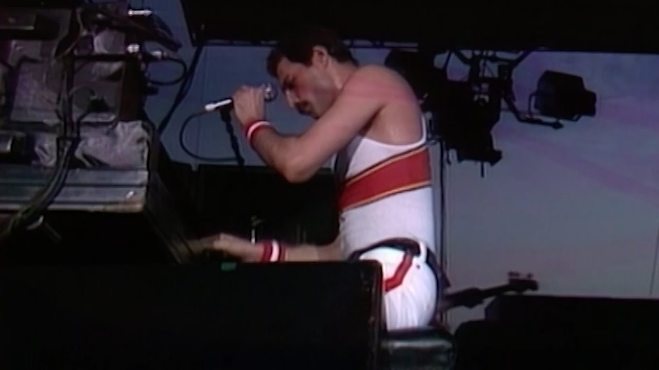 Queen - Play The Game (Live at Milton Keynes Bowl, 1982) - YouTube