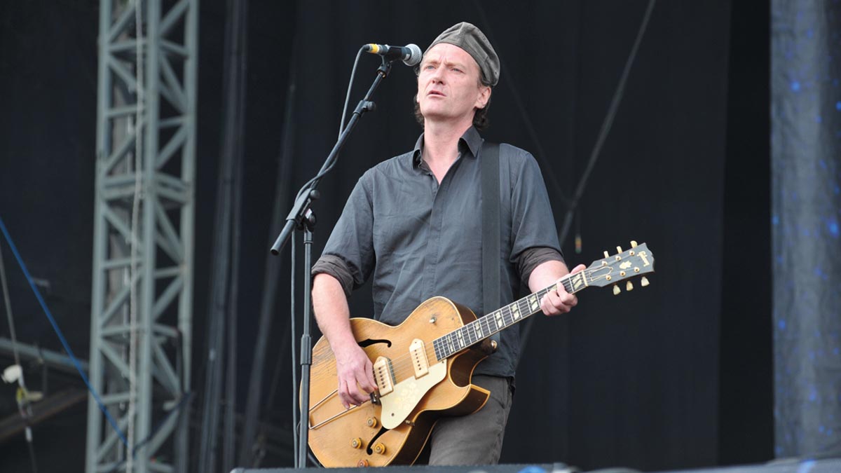 Geordie Walker performs live