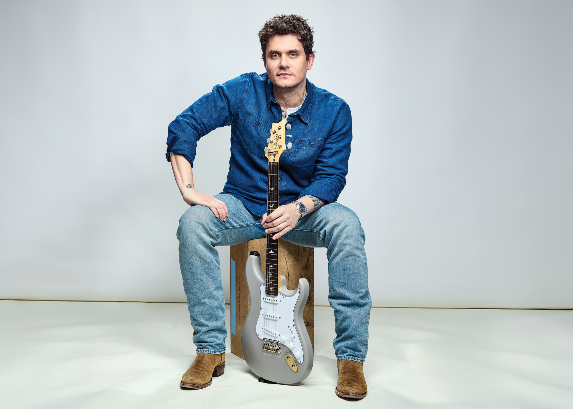 John Mayer poses with his PRS Dead Spec Silver Sky
