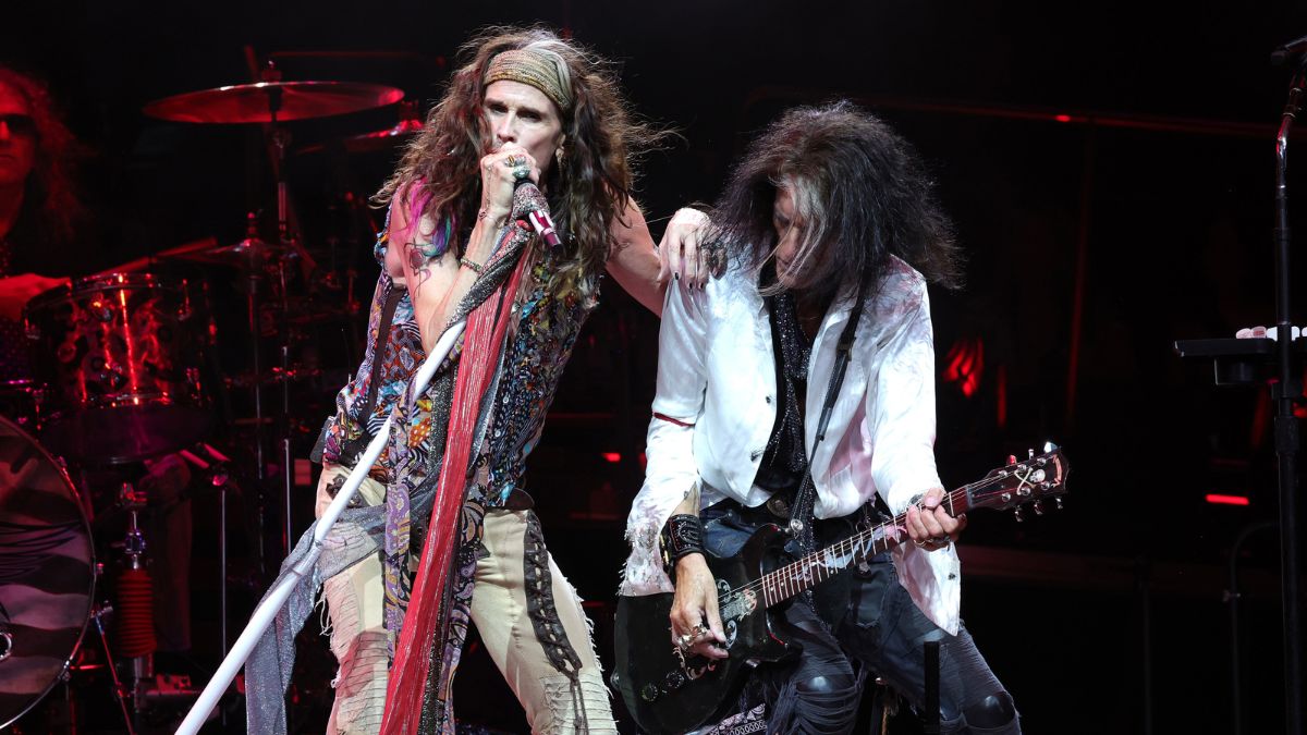 Steven Tyler (left) and Joe Perry perform onstage