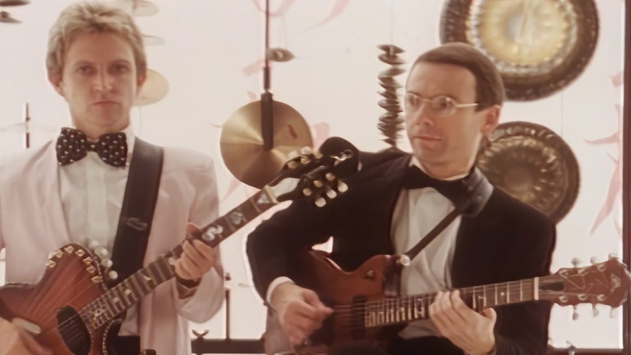 Andy Summers & Robert Fripp - I Advance Masked (Official Video) - YouTube