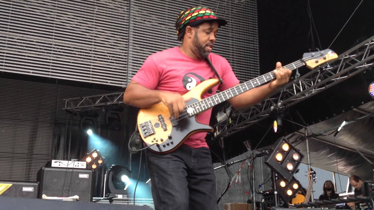 Victor Wooten Bass Solo - 6. September 2014 - YouTube