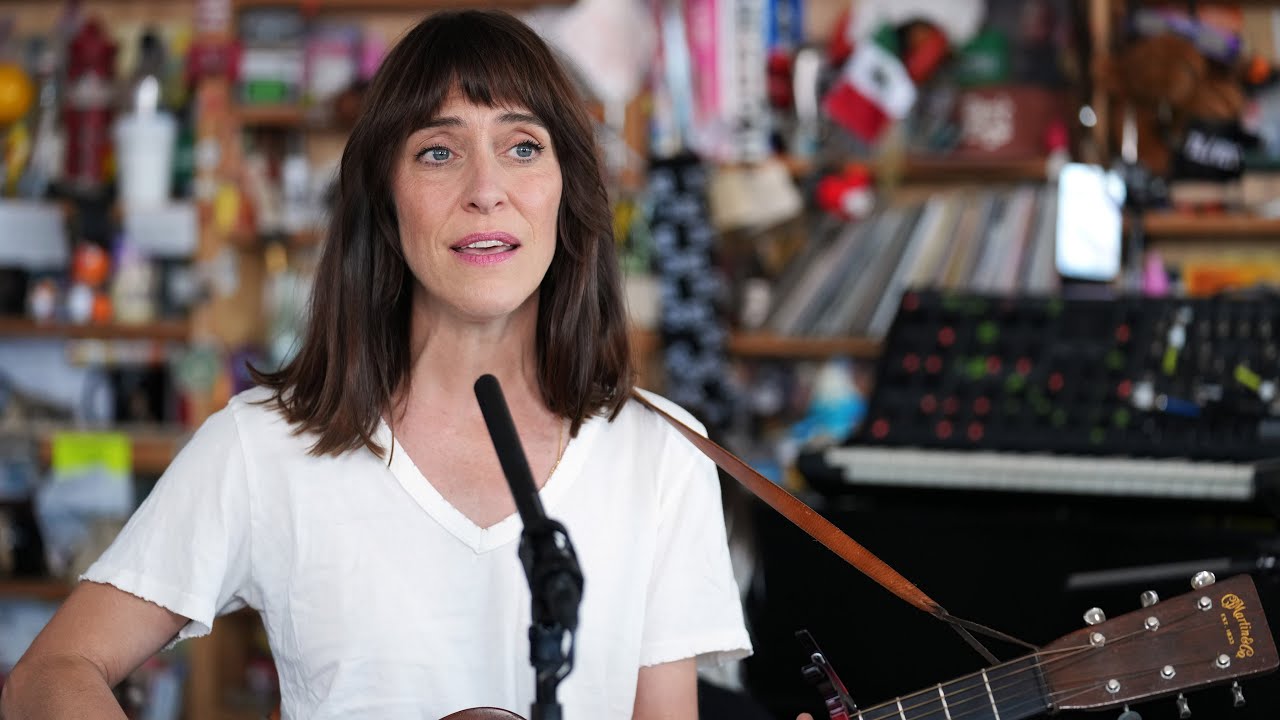 Feist: Tiny Desk Concert - YouTube