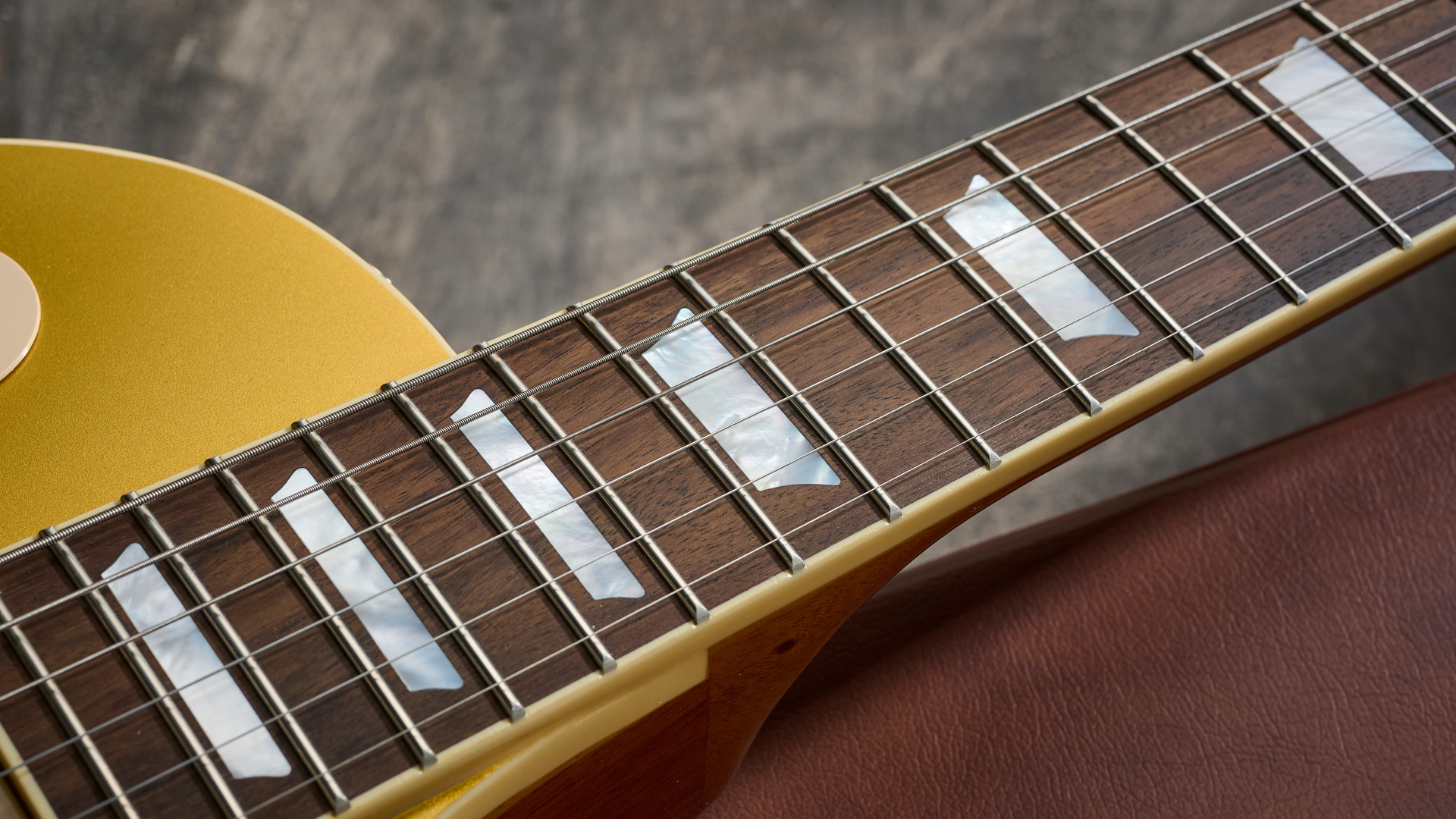 The neck of the Epiphone Inspired By Gibson Custom Les Paul Goldtop