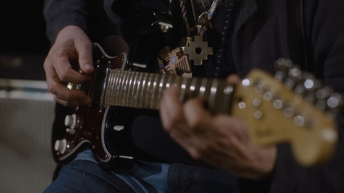 Gustavo Santaolalla plays his &ldquo;Guitarocko&rdquo; Strat