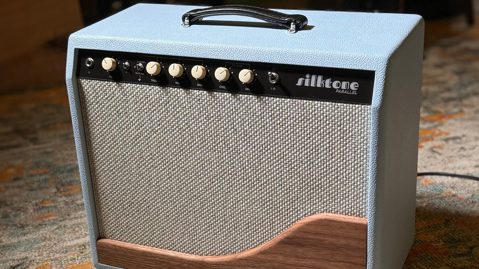 Silktone guitar amp on carpet