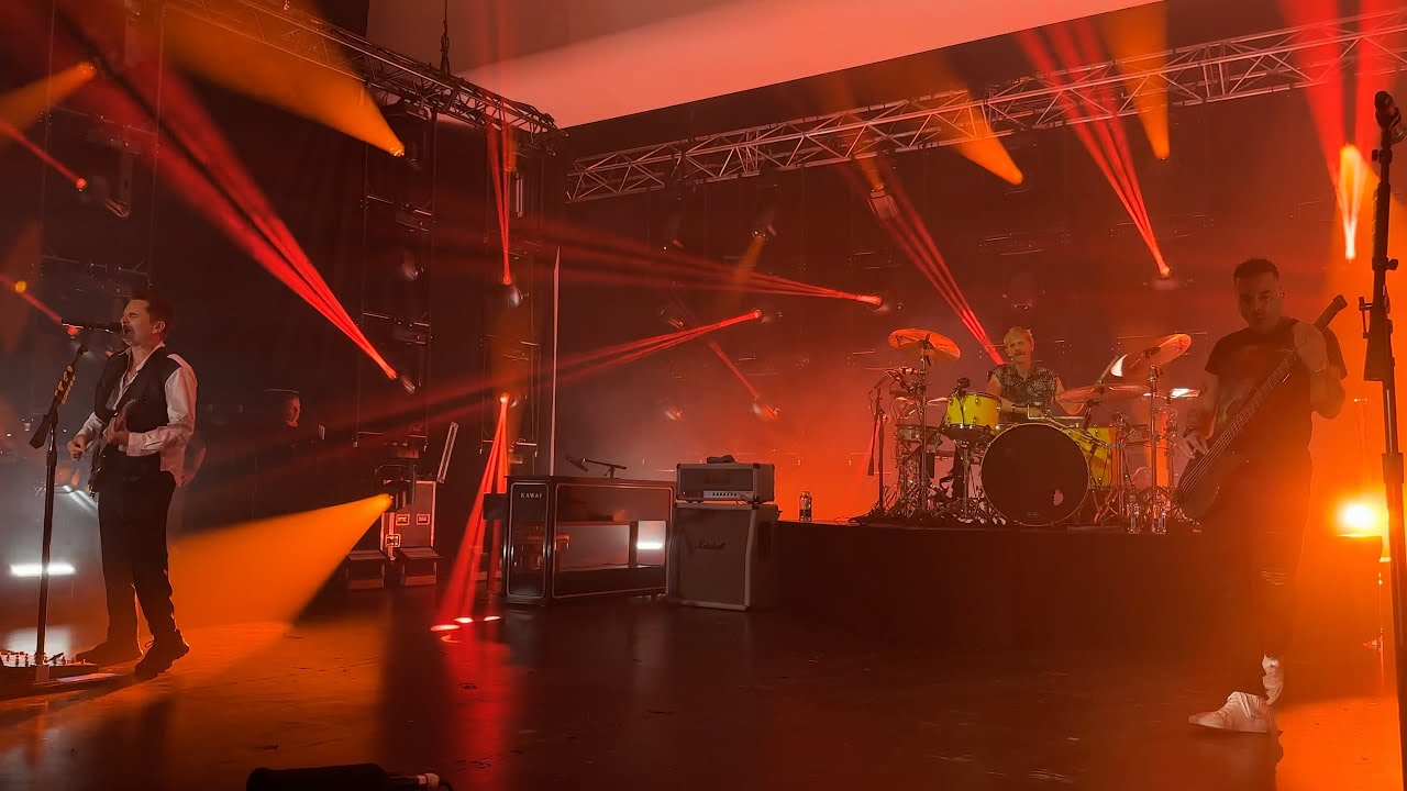 Muse - Unravelling (LIVE DEBUT & WORLD PREMIERE) - Helsinki Kulttuuritalo 12.6.2025 Finland - YouTube